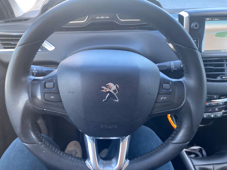 Peugeot 208 - 18