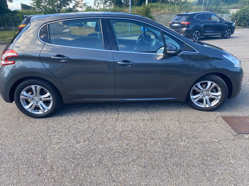 Peugeot 208 - 6
