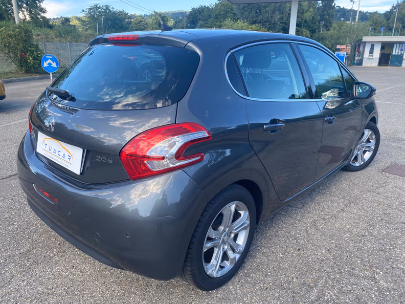 Peugeot 208 - 3