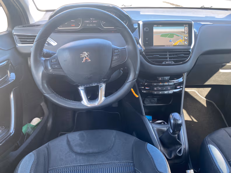 Peugeot 208 - 10