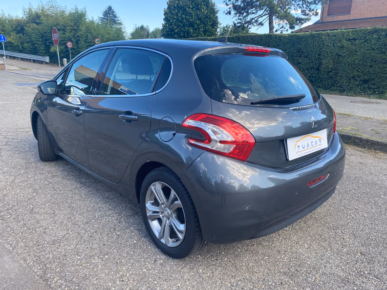 Peugeot 208 - 4