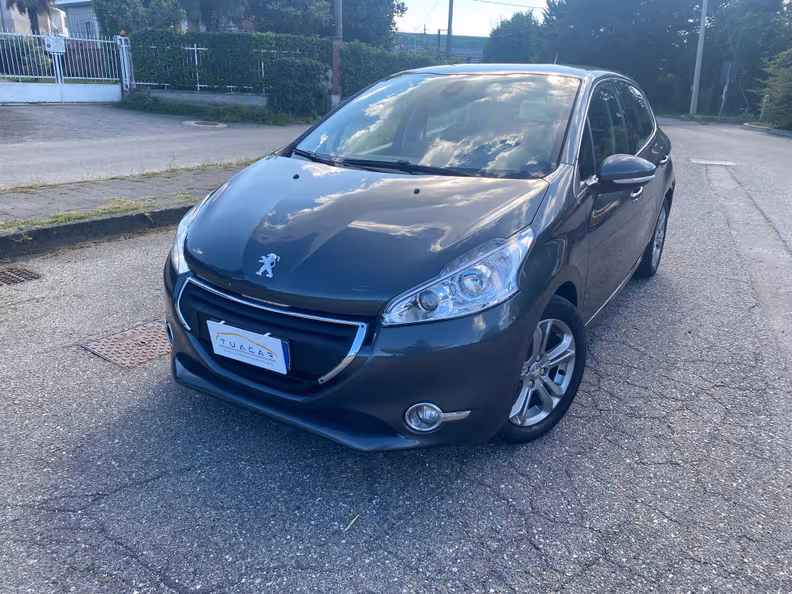 Peugeot 208 - 1