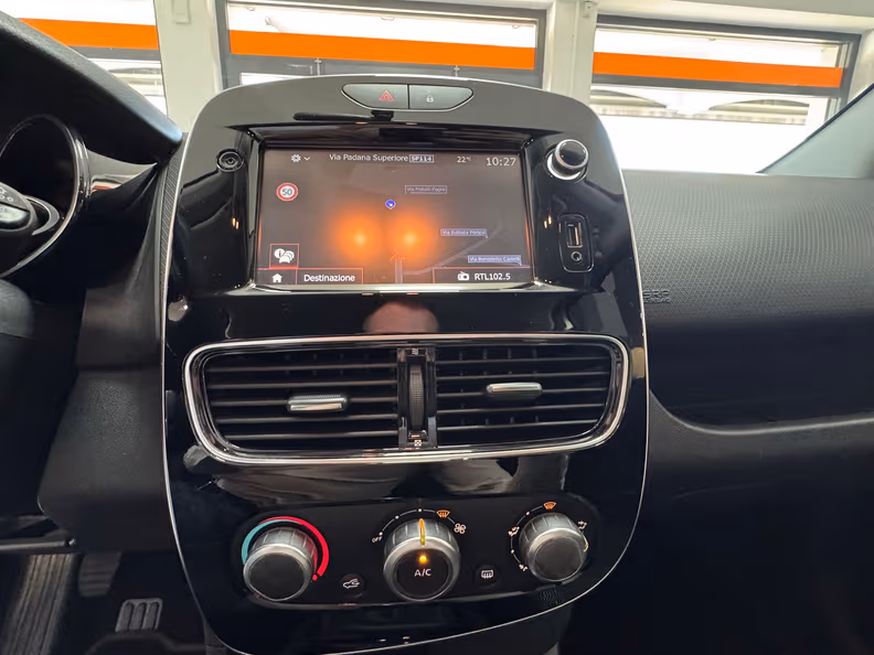 Renault Clio - 9