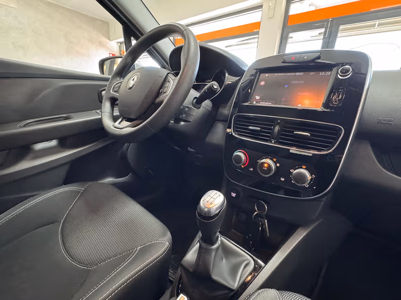 Renault Clio - 11