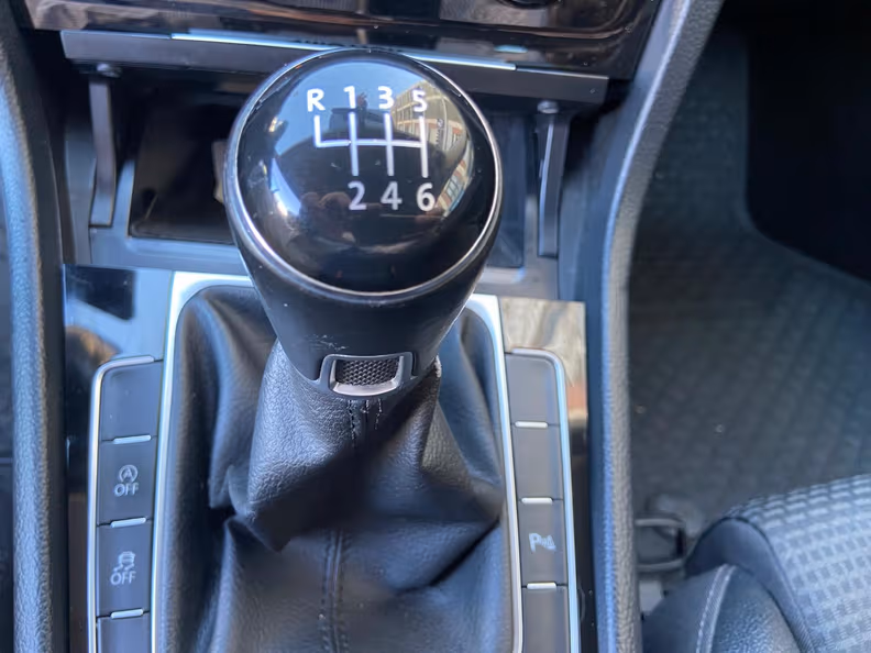 Volkswagen Golf - 18