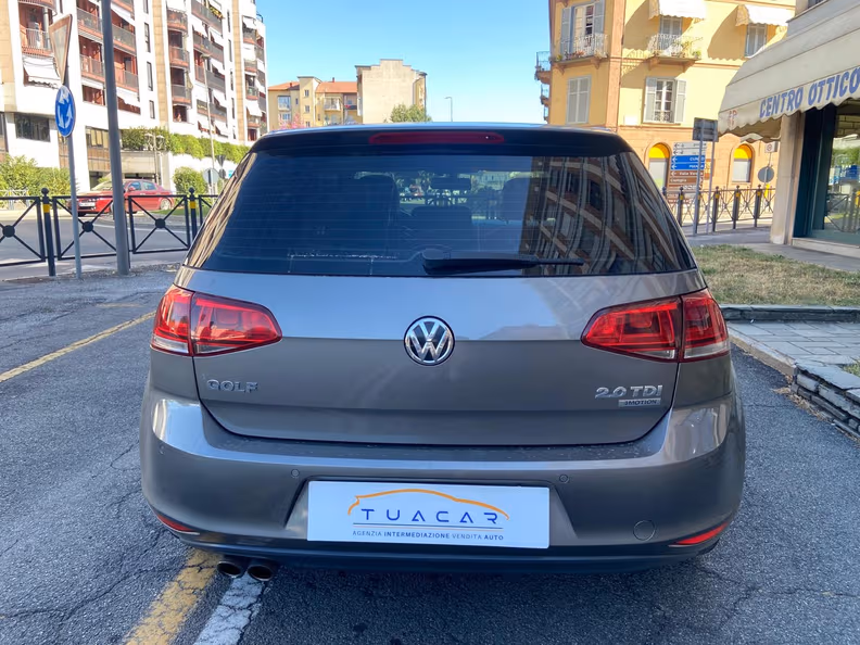 Volkswagen Golf - 6