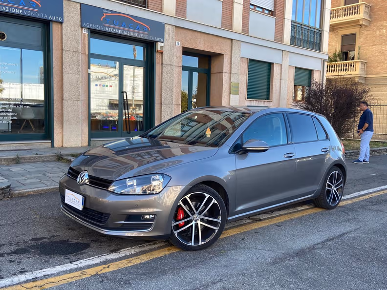 Volkswagen Golf - 1