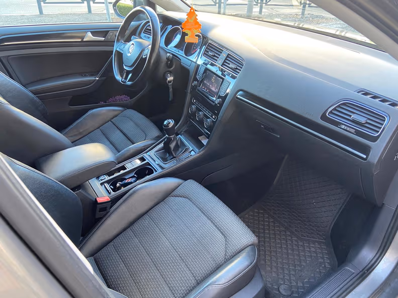 Volkswagen Golf - 24