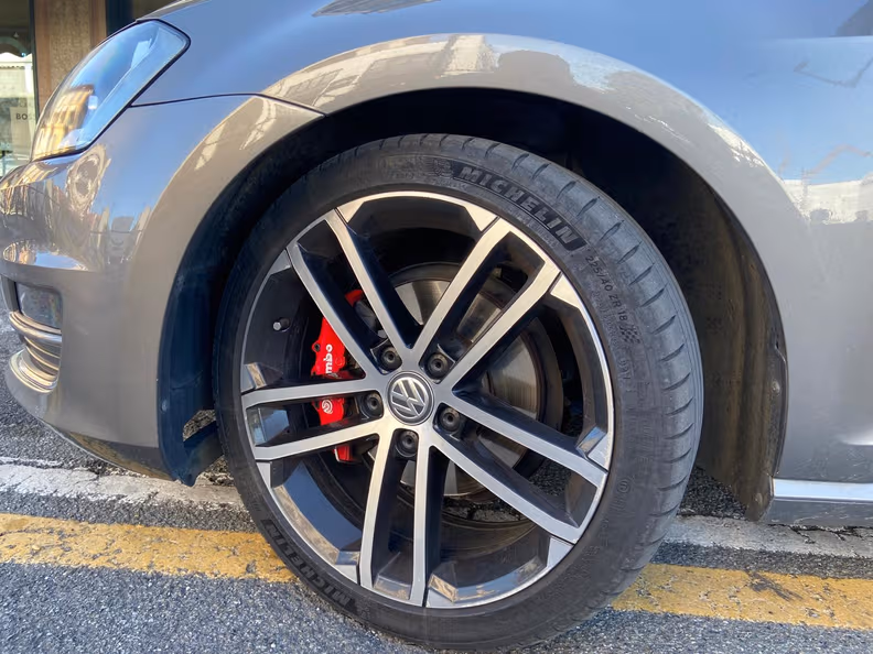 Volkswagen Golf - 8