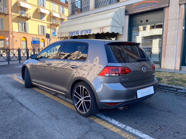 Volkswagen Golf - 5