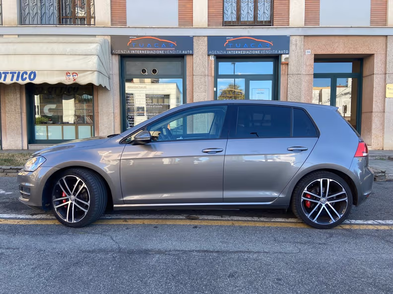 Volkswagen Golf - 23