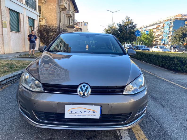 Volkswagen Golf - 2
