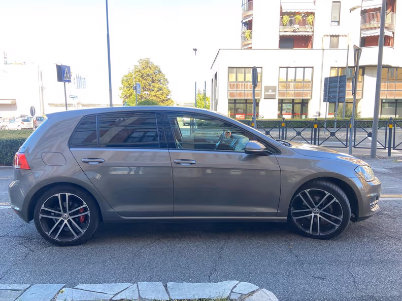 Volkswagen Golf - 22