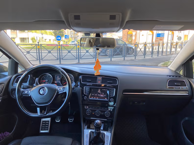 Volkswagen Golf - 10