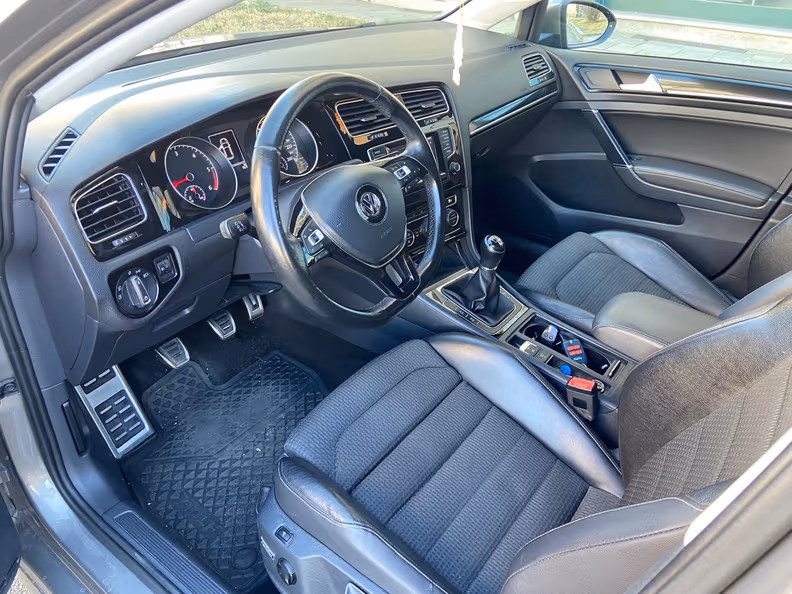 Volkswagen Golf - 26