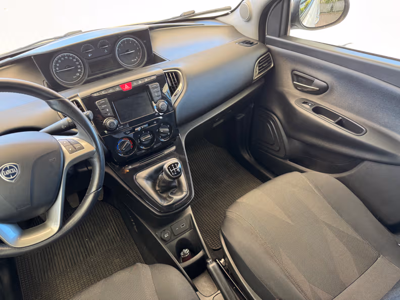 Lancia Ypsilon - 27