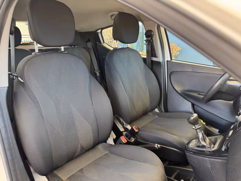 Lancia Ypsilon - 10