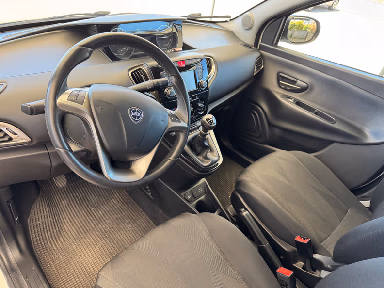 Lancia Ypsilon - 6
