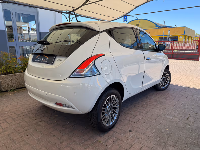 Lancia Ypsilon - 4