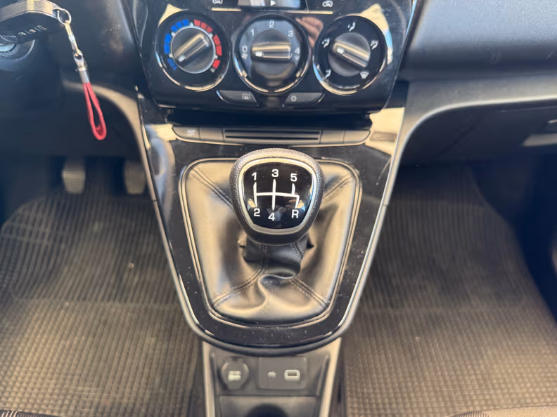 Lancia Ypsilon - 14