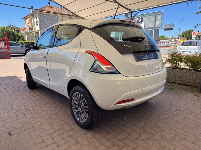 Lancia Ypsilon - 5