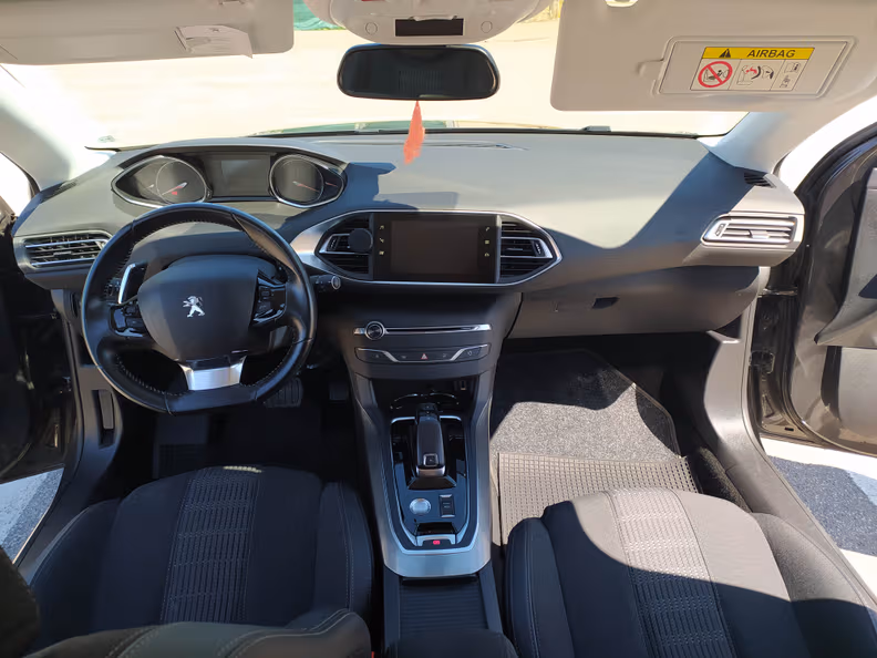 Peugeot 308 - 8