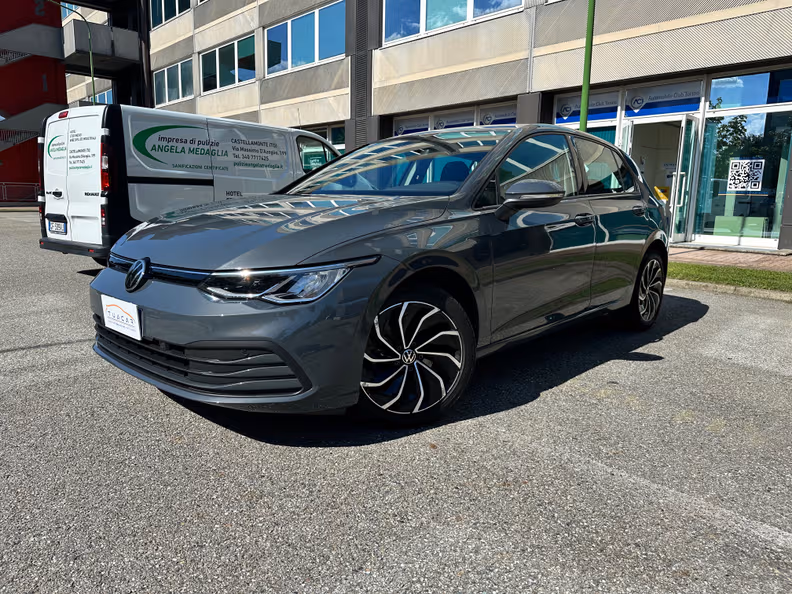 Volkswagen Golf - 1