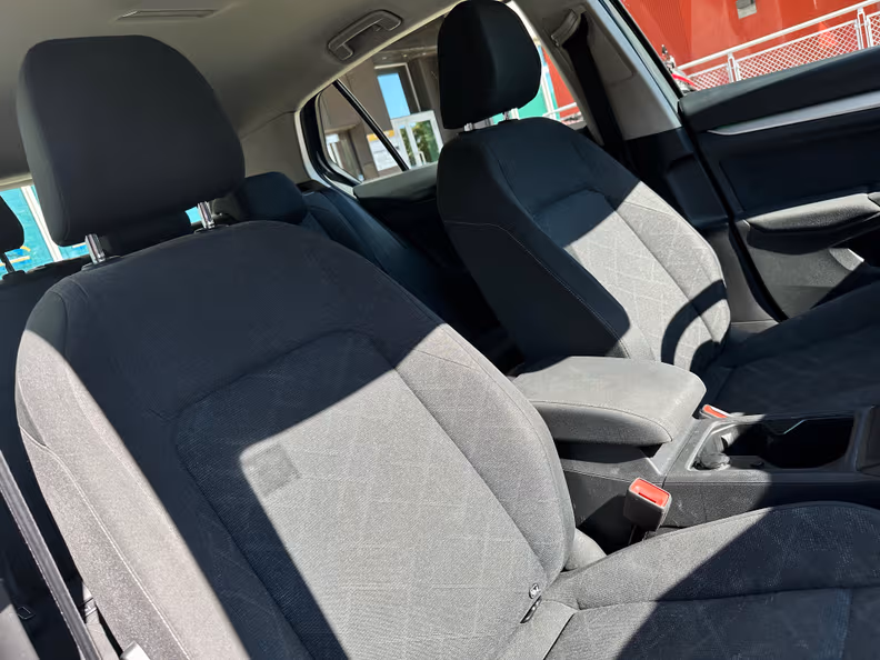 Volkswagen Golf - 37