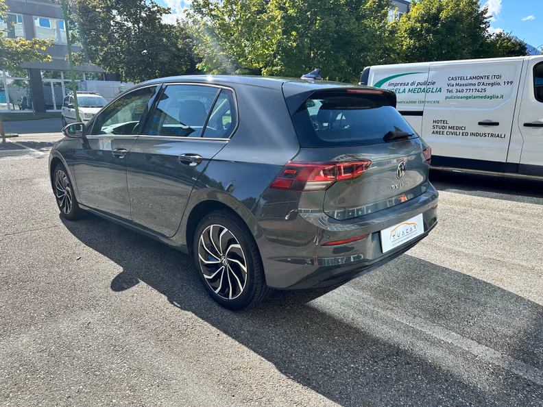 Volkswagen Golf - 6
