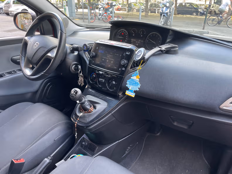 Lancia Ypsilon - 9