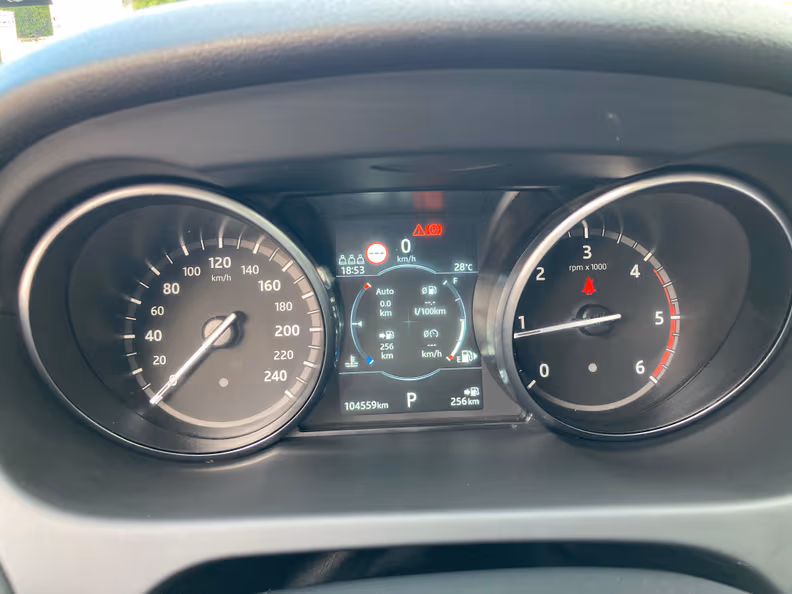 Land Rover Discovery Sport - 26
