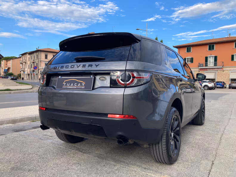 Land Rover Discovery Sport - 11