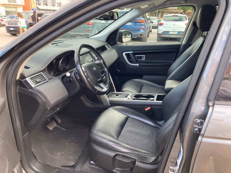 Land Rover Discovery Sport - 22