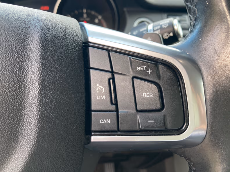 Land Rover Discovery Sport - 31
