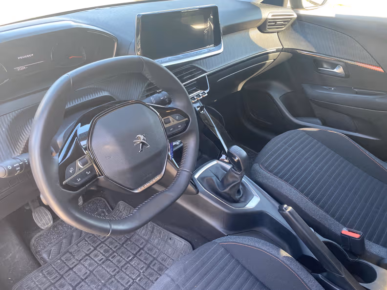 Peugeot 208 - 10