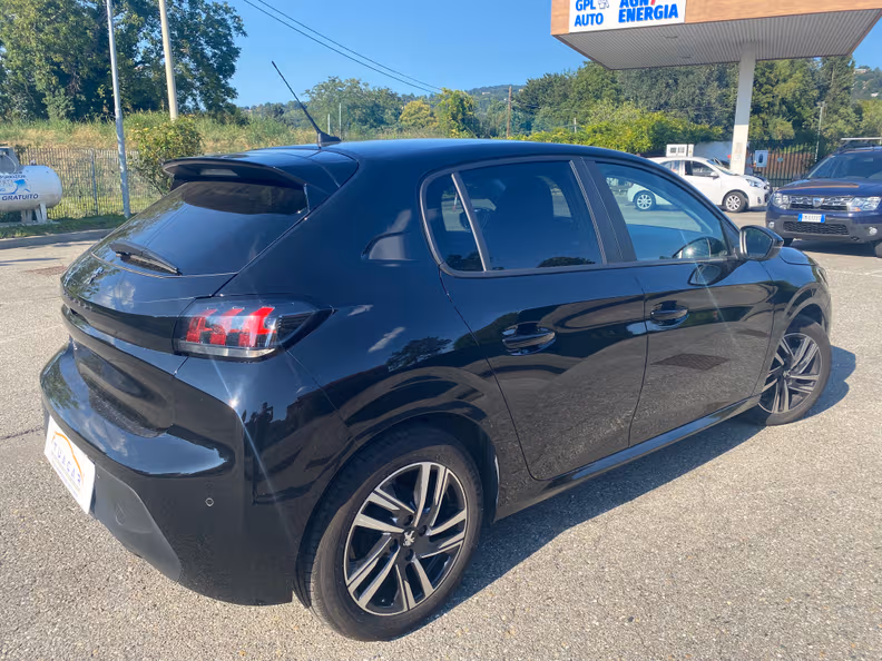 Peugeot 208 - 3