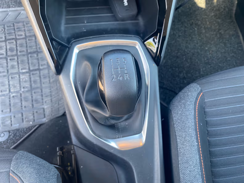 Peugeot 208 - 14