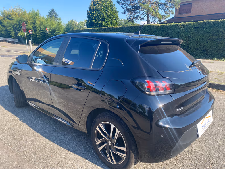 Peugeot 208 - 4