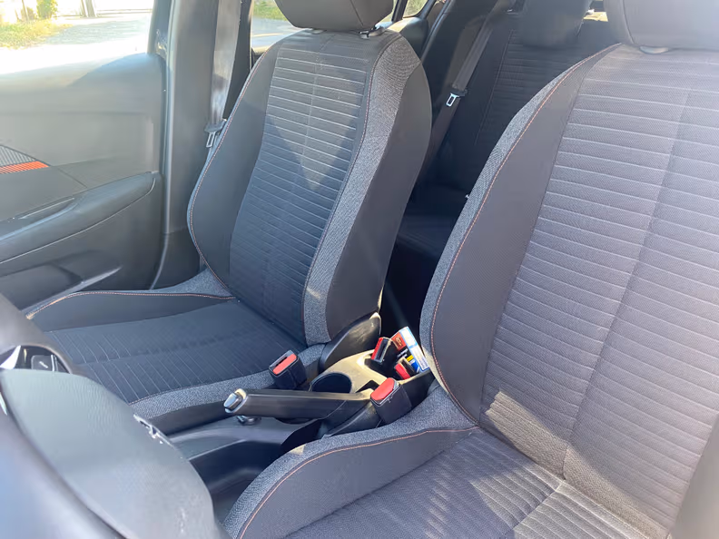 Peugeot 208 - 18