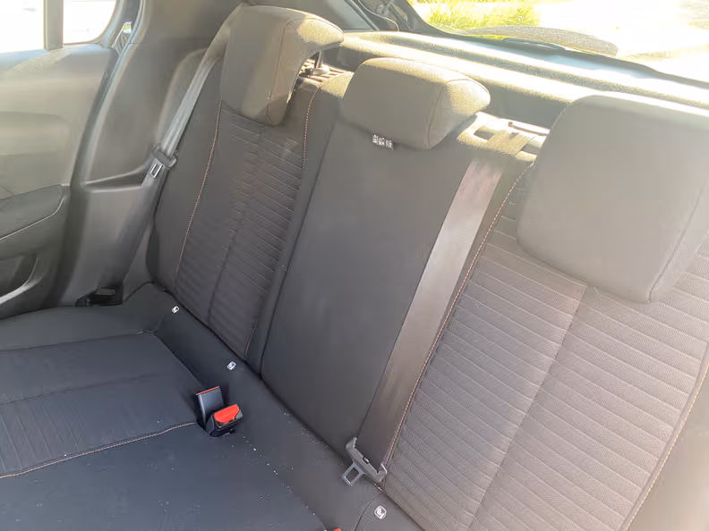 Peugeot 208 - 17