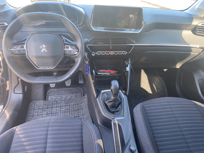 Peugeot 208 - 11