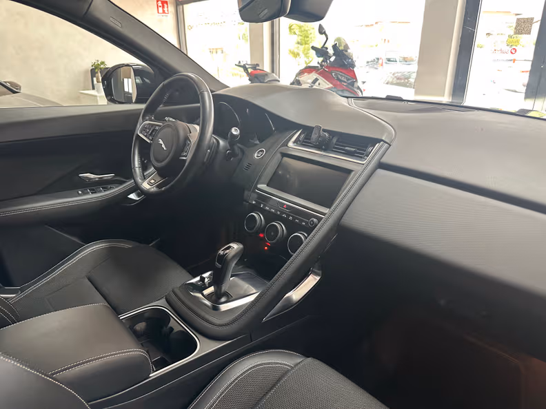 Jaguar E-Pace - 9