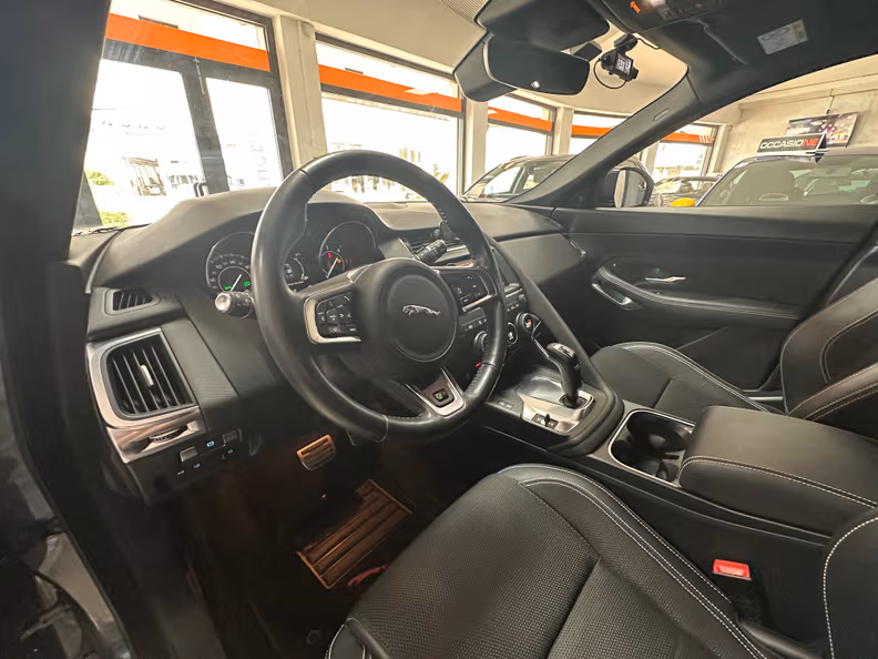 Jaguar E-Pace - 8