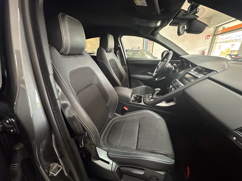 Jaguar E-Pace - 11