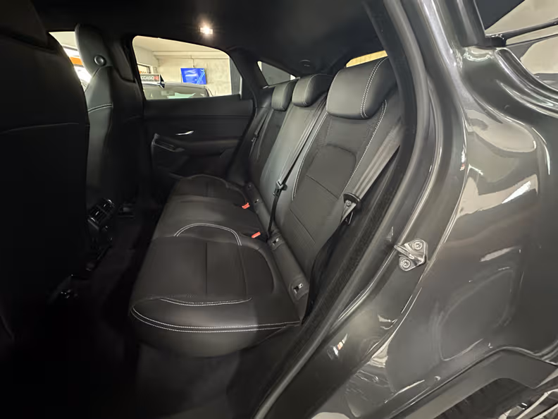 Jaguar E-Pace - 12
