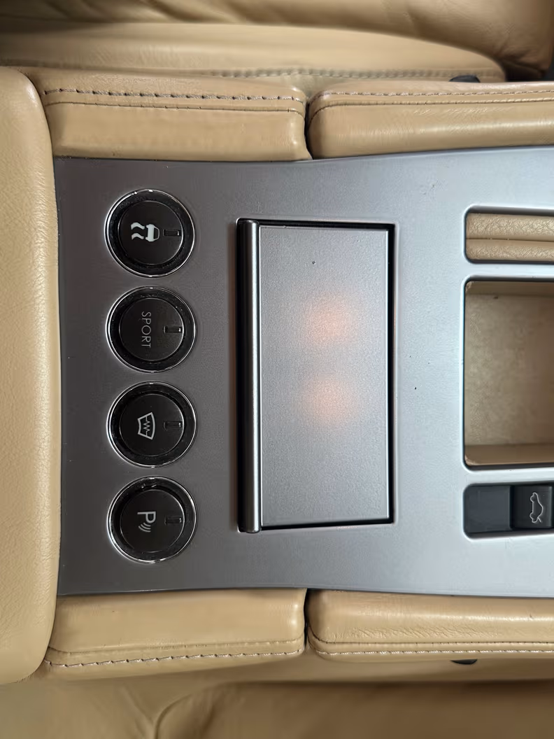 Aston Martin DB9 - 18