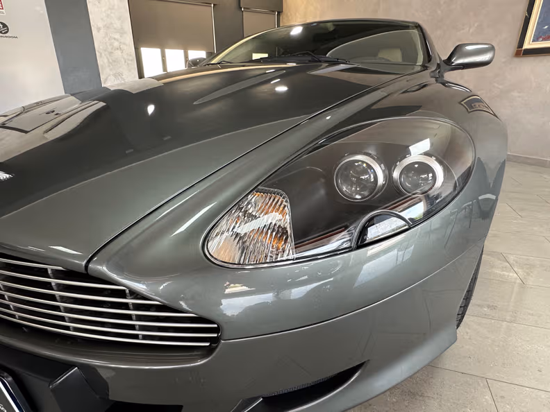 Aston Martin DB9 - 8