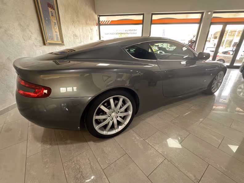 Aston Martin DB9 - 5