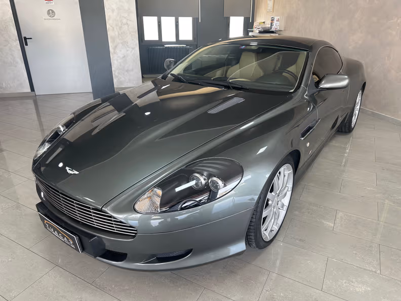 Aston Martin DB9 - 1