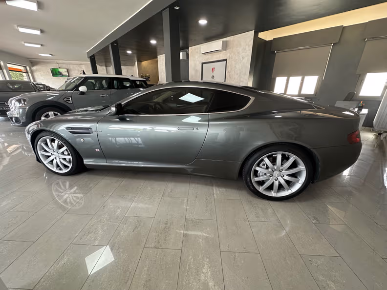 Aston Martin DB9 - 4
